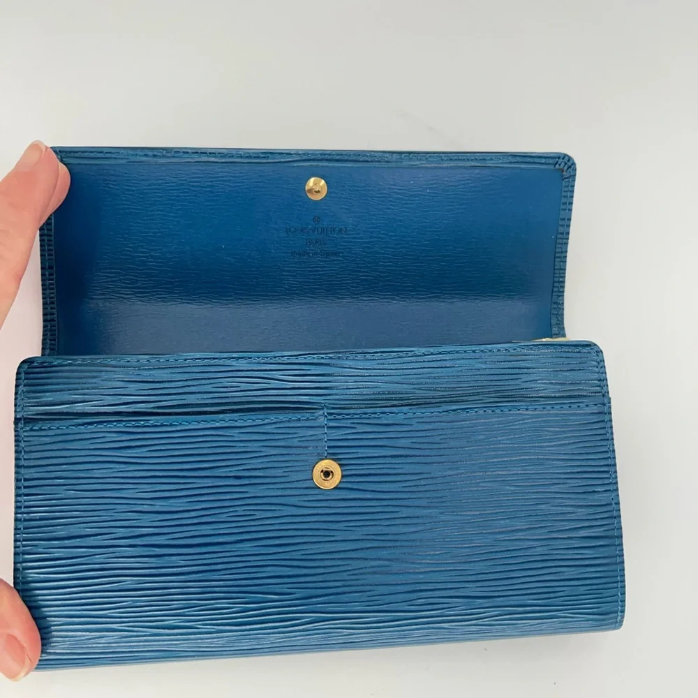 LV Wallet Merytille Blue Epi in Excellent Condition w/Box and Dust Bag!๐ - Picture 4 of 16